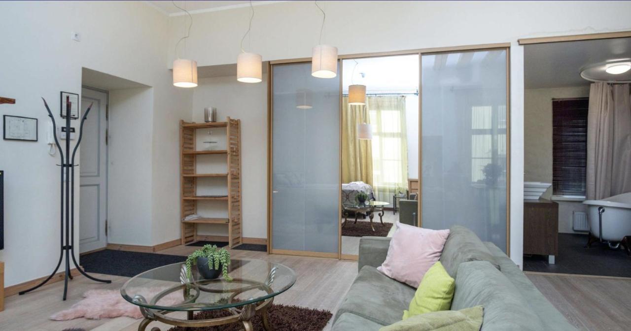 Spacious Studio Apartment In The Heart Of Old Town Tallinn Exterior photo